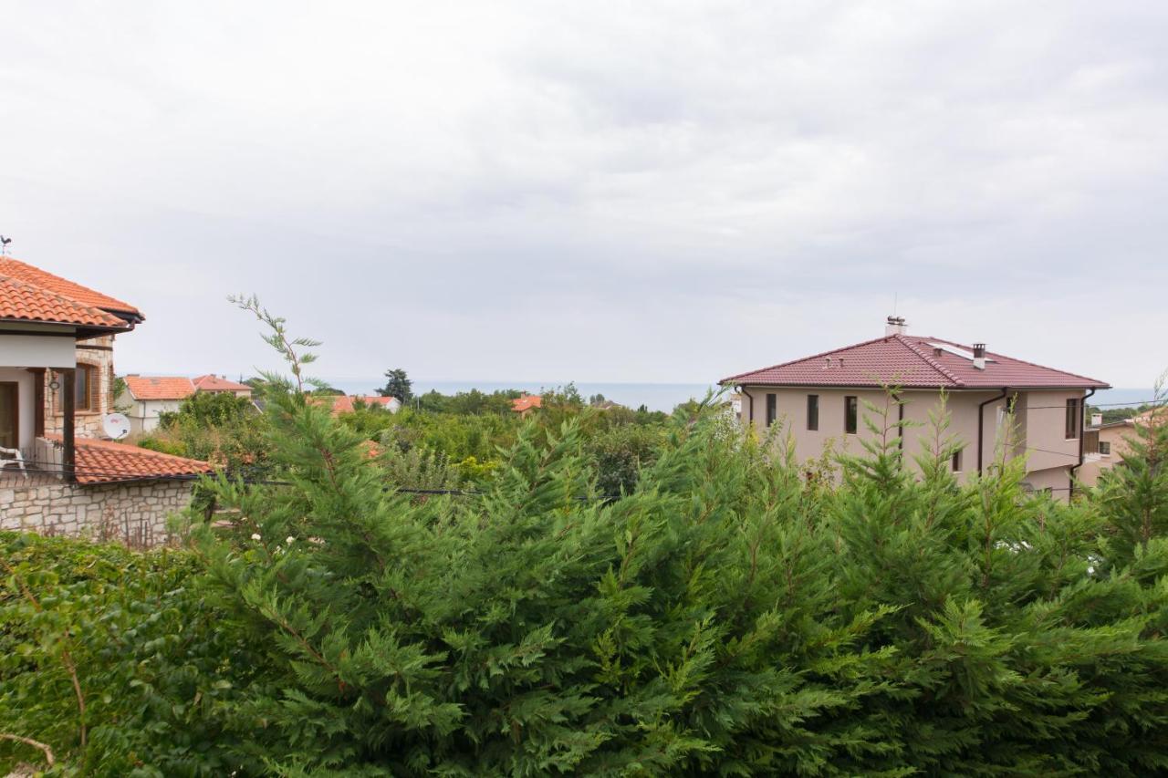 Guest House By The Captain Варна Екстериор снимка